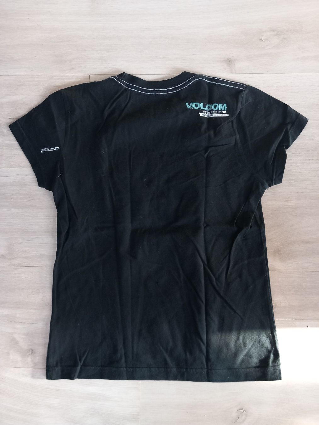 Volcom T-shirt: T-shirt Volcom noir slim Taille M – Usato da Faoug venduto da per_kp6r 1