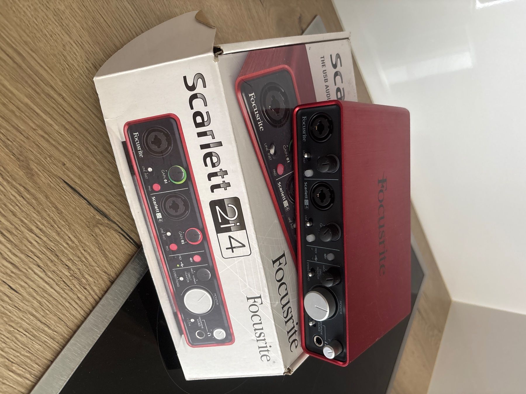 Focusrite Equipement studio: Roland TB-03 und Focusrite Scarlett 2i4 Audio Interface – D'occasion à Oberengstringen par Djuk.95 1