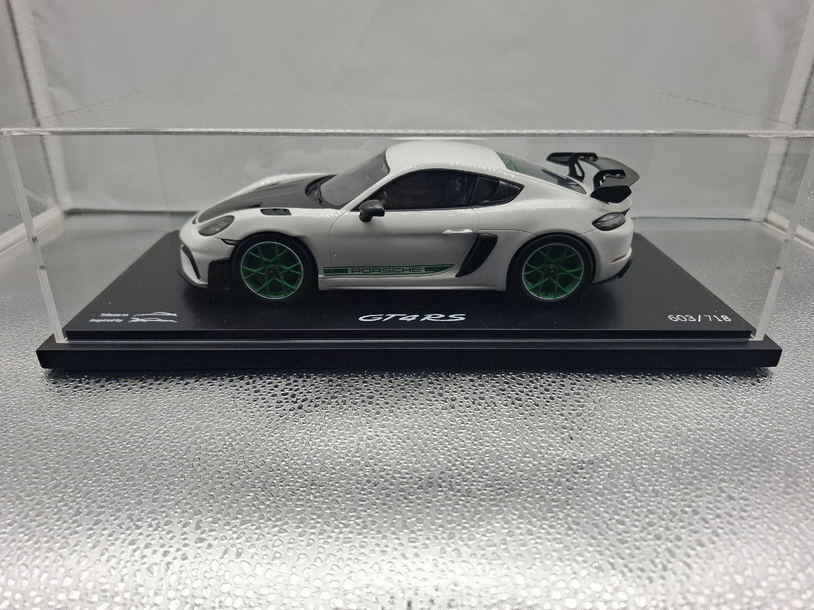 Spark Modellini d'auto: Spark Porsche GT4RS  1:18 – Nuovo (secondo la descrizione) da Gipf-Oberfrick venduto da Edii45