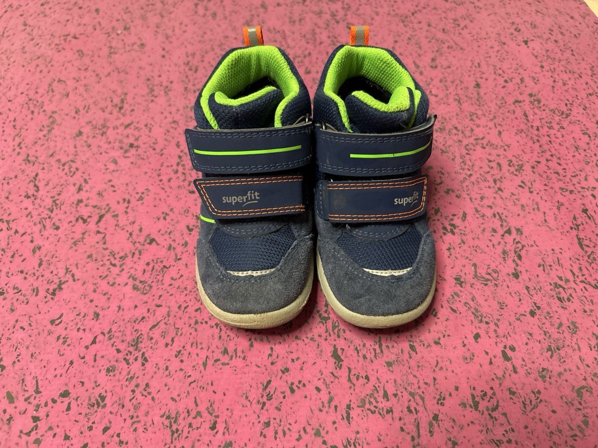 Superfit Chaussures garçon: Kinderschuhe superfit Grösse 24 – D'occasion à Uznach par nerkic 1
