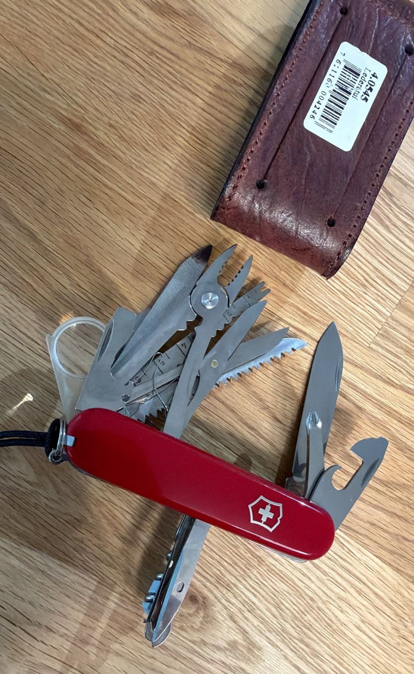 Victorinox Coltelli tascabile: VICTORINOX SACKMESSER MIT ETUI – Nuovo (secondo la descrizione) da Zürich venduto da Frei-Occasionen 2