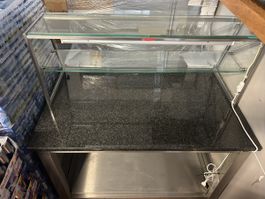 Komplette Gastro-Verkaufstheke mit Warm- und Kühlvitrine