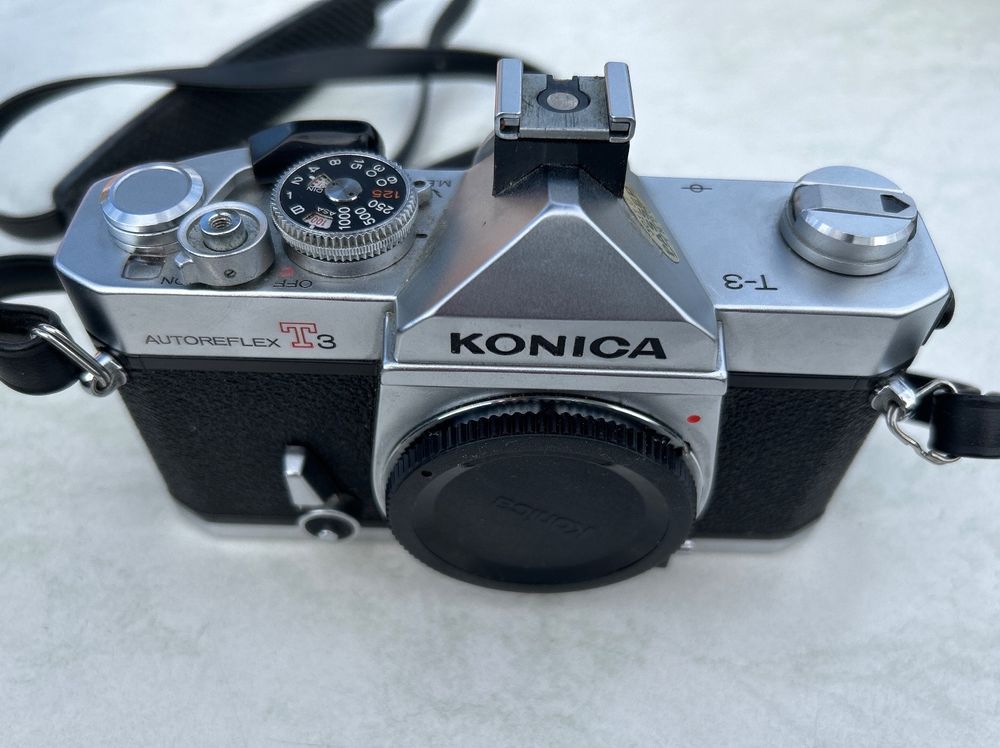 Konica Appareil photo: Konica Autoreflex T3 inkl. 2 Objekte, Blitz und Koffer – D'occasion à Villnachern par RicardoMary 2