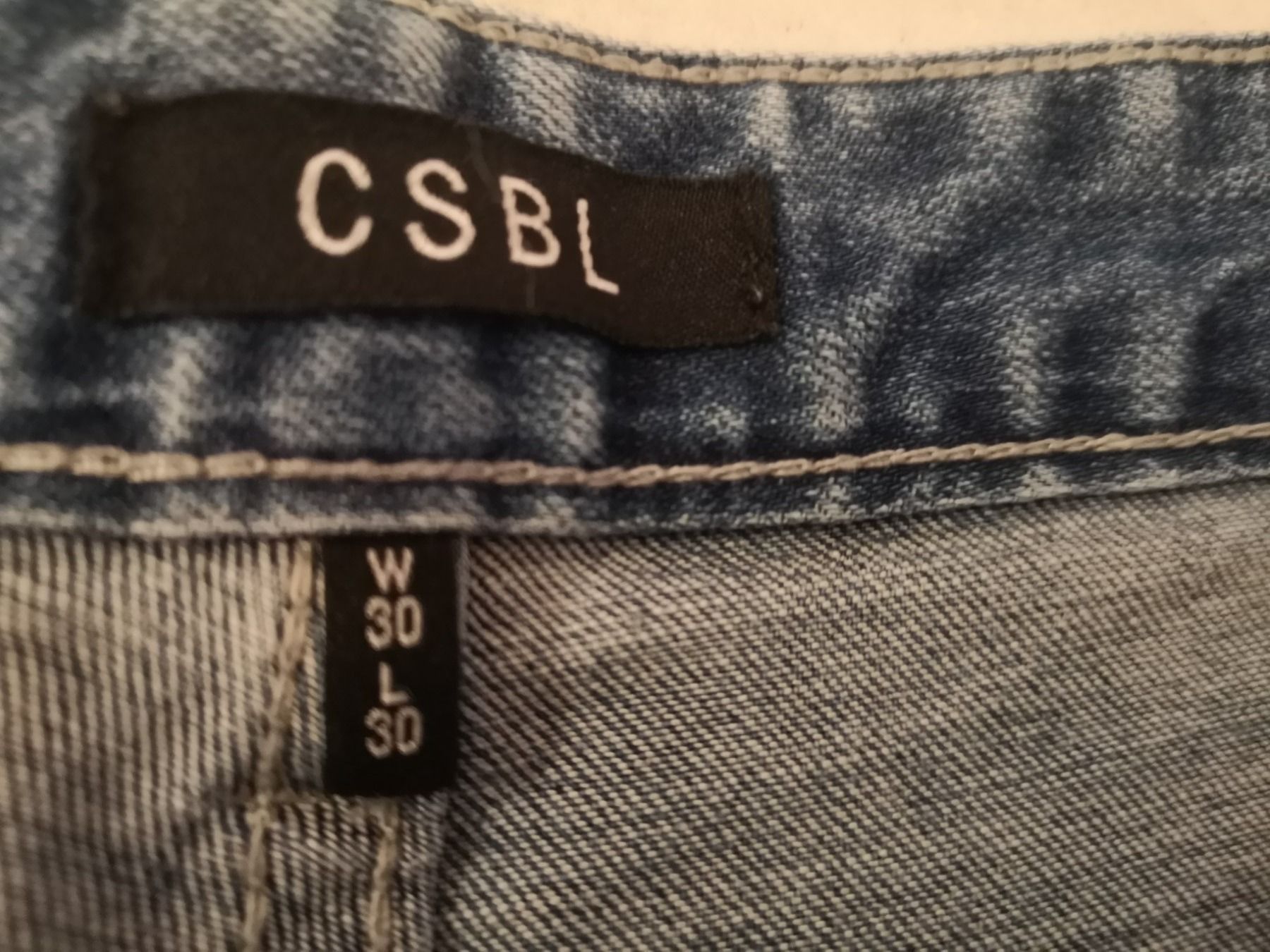 Jeans: Jeans à trou – Usato da CORMINBOEUF venduto da savaja 2