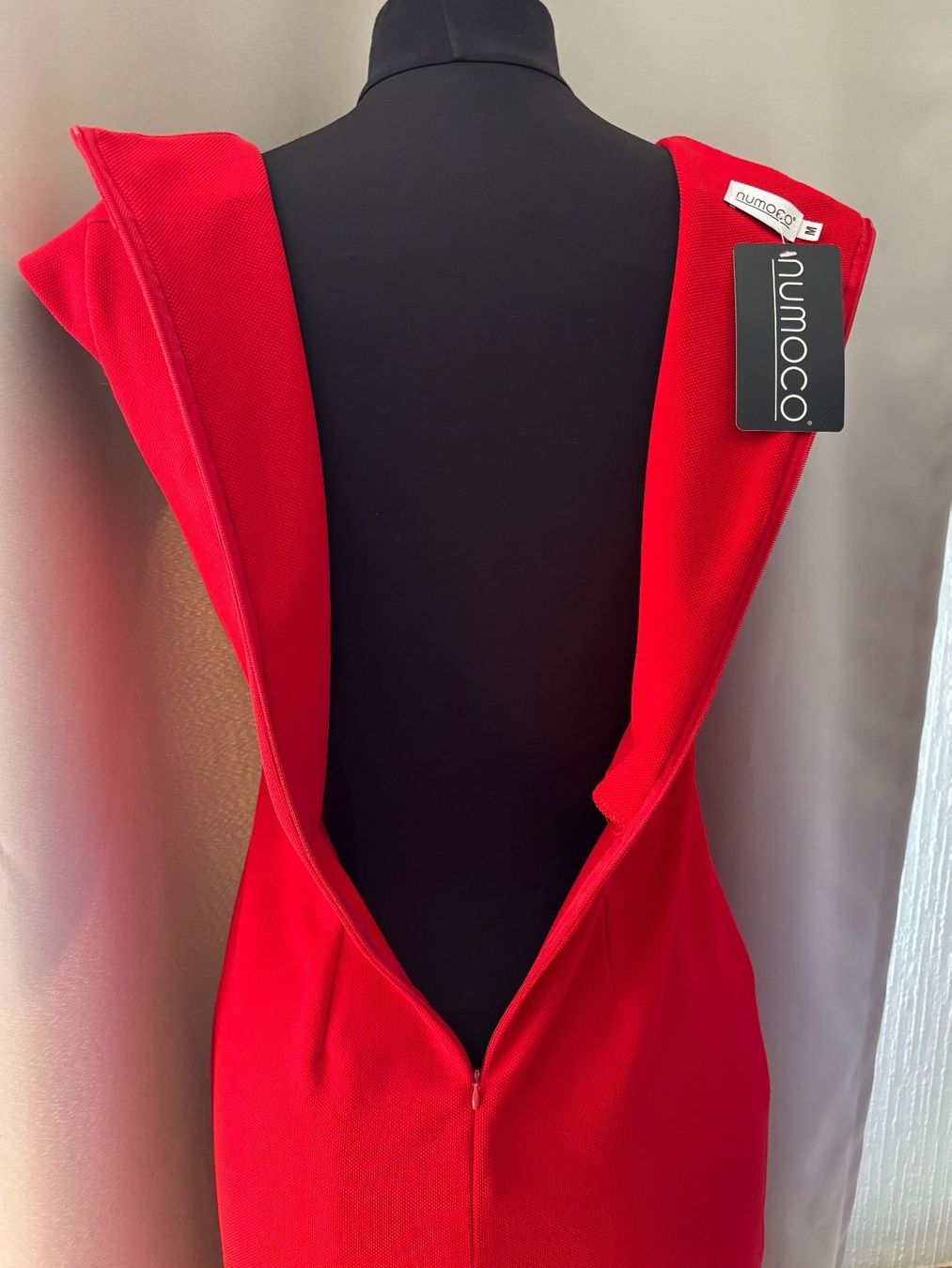 Kleider: Robe rouge de la marque Numoco  Neuve avec étiquette T.M – Gebraucht aus Peseux von Cresus27 7