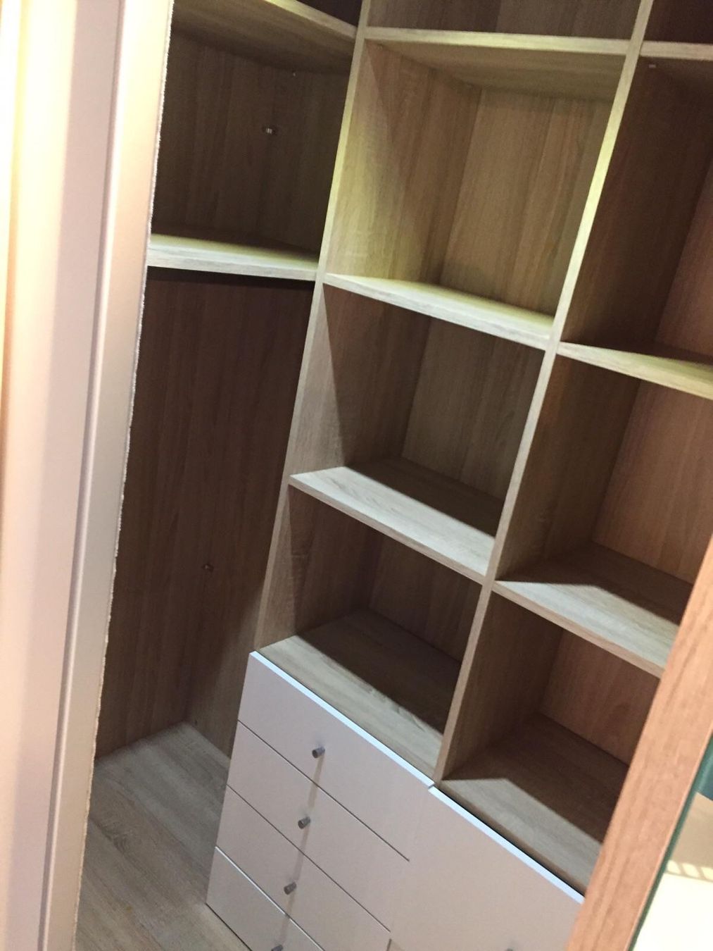 Armoires: Kleiderschrank begehbar mit Licht – D'occasion à Binningen par saskia.12345 1