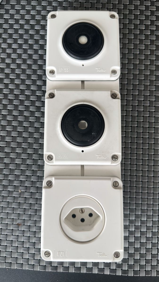 Feller Interruttori: FELLER NUP 1x3 2x Schalter 1xT13 – Usato da Wolfwil venduto da Poulet60