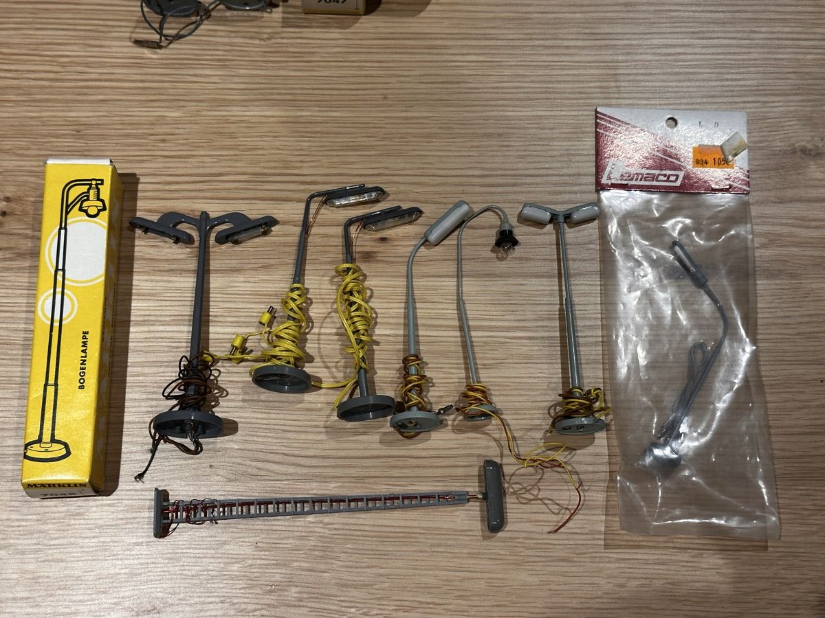 Modellini di ferrovie: 9 x H0 Leuchten ab 19.- – Usato da Sennwald venduto da HARO-Import