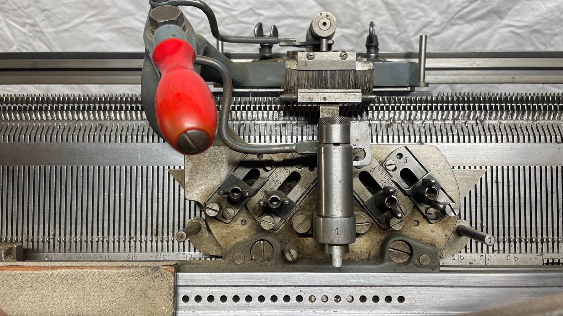 Tutte le macchine: Antike Strickmaschine Marke Dubied – Usato da Udligenswil venduto da Quarz2002 6