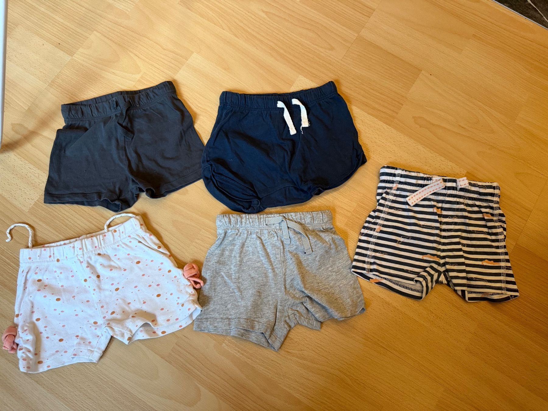 Hosen: 5 Kinder Shorts 62/68 – Gebraucht aus Edlibach von Kiwi610