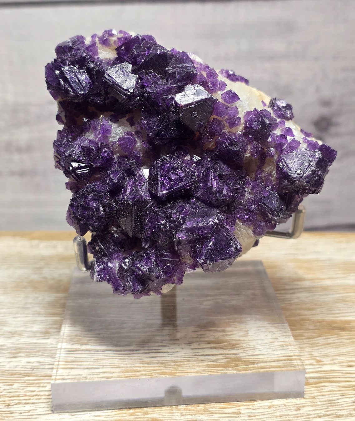 Minerali & Pietre curative: Fluorit Stufe auf Acrylstand 262g – Nuovo e nell'imballaggio originale da Matzingen venduto da Shay_Crystalz