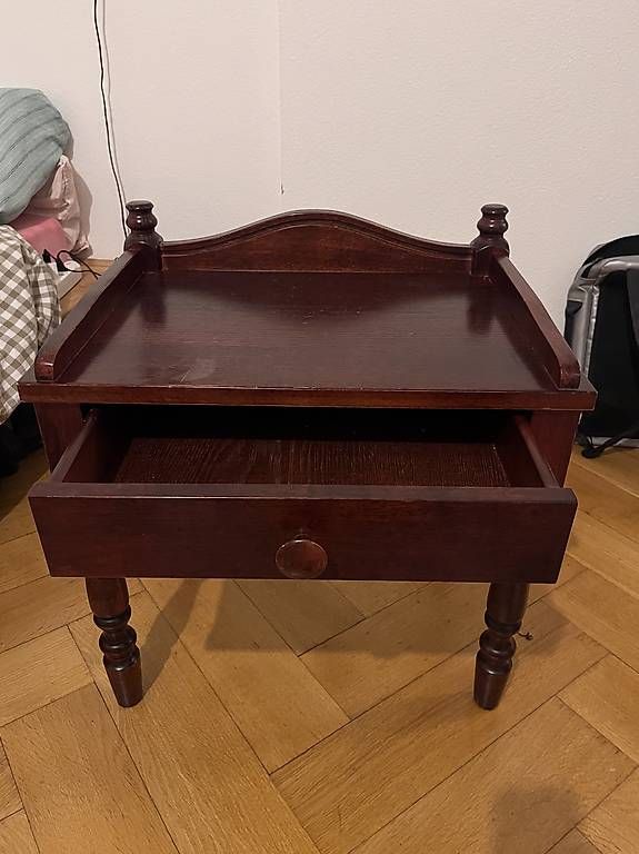 Tables de nuit: Schöner antiker Nachttisch – D'occasion à Basel par len_hx7l 1