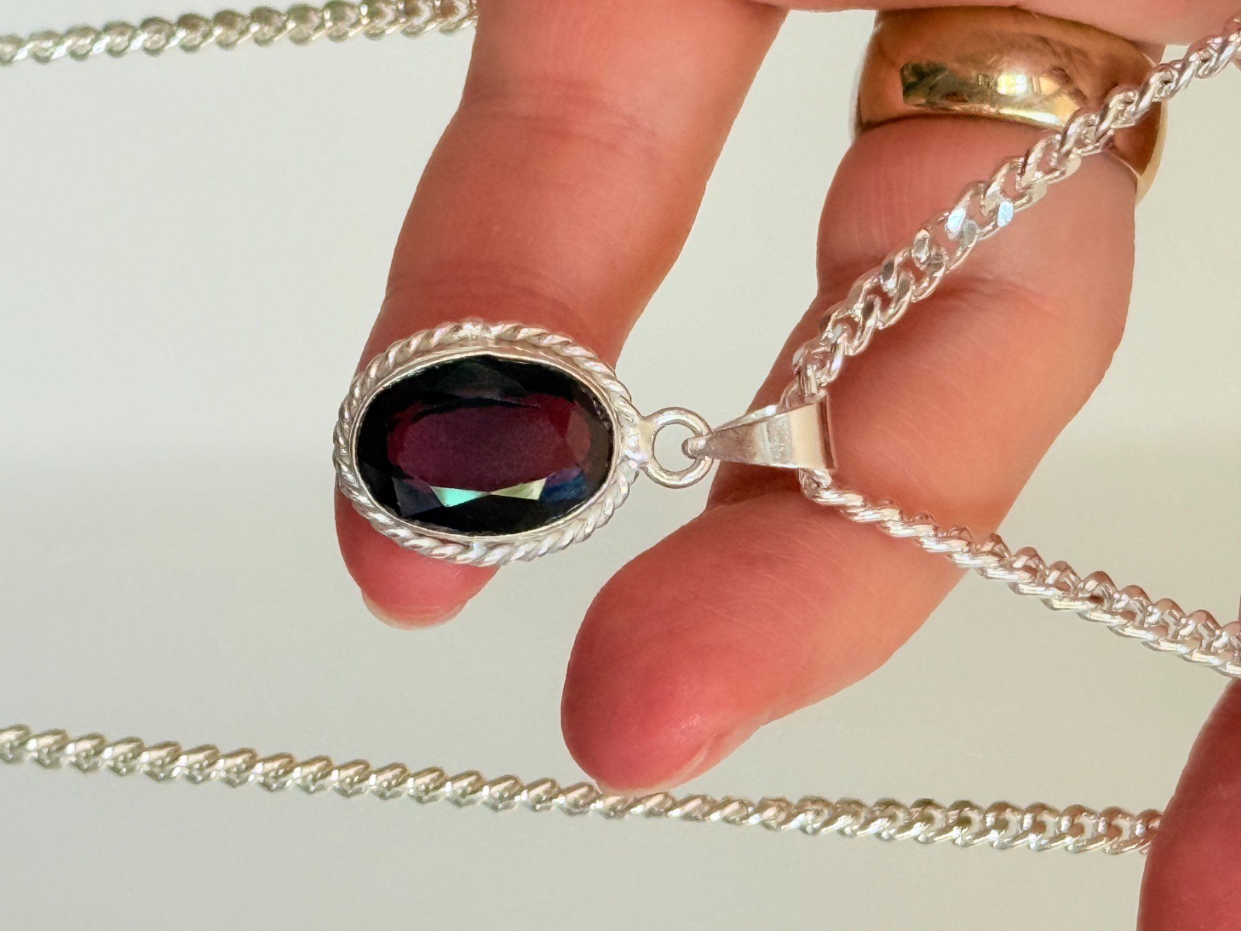 Catenine: 9 Ct Oval Gemstone collier – Nuovo e nell'imballaggio originale da Genève venduto da AWWA 1