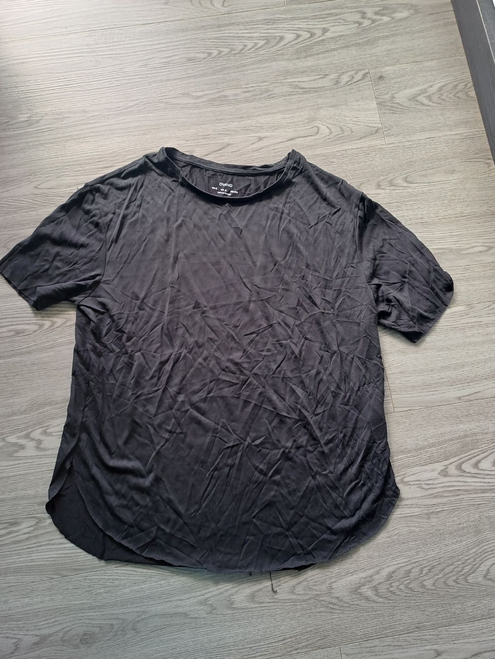 T-Shirts: Schwarzes Oysho Damenshirt Grösse S – Gebraucht aus Därligen von Musle73