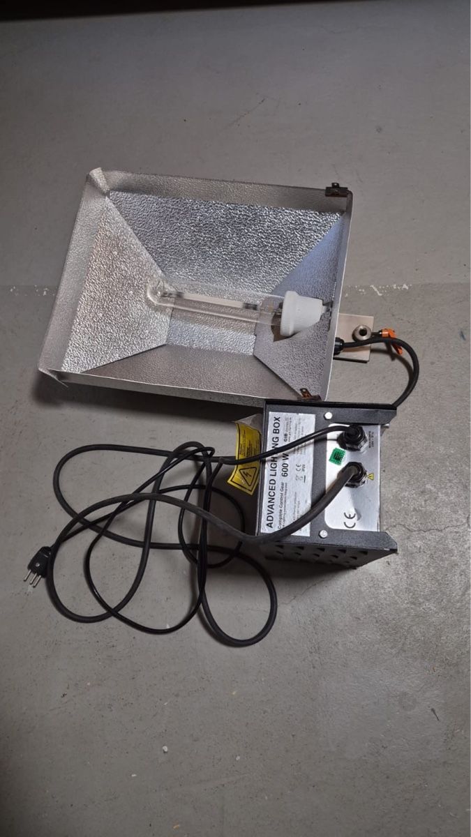 Lampade: 600 Watt Gewächshauslampe – Usato da Hofstetten SO venduto da Smari6