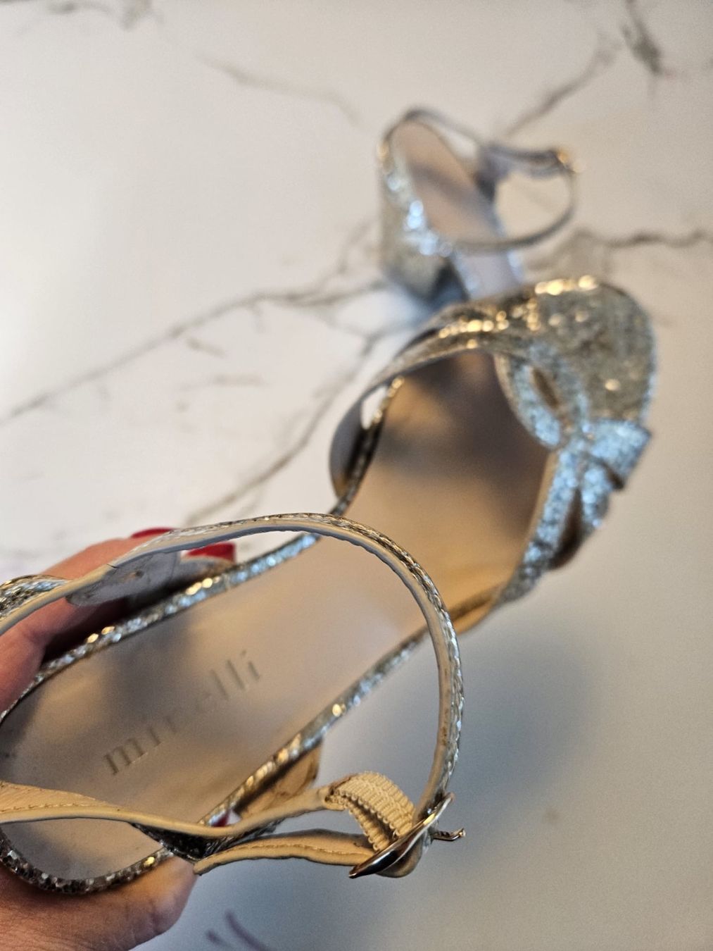 Scarpe da donna: Sandale Gold Glitzer – Usato da Lenzburg venduto da BMK. 2