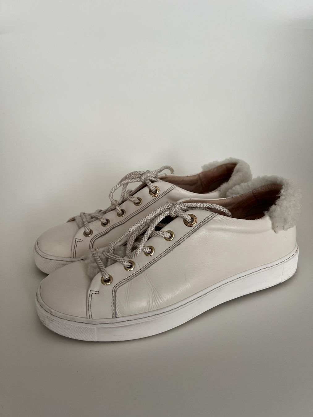Marc Cain Scarpe da donna: Marc Cain Sneaker mit Lammfell, Grösse 37, off-white – Usato da Bergdietikon venduto da pinkerton13 2