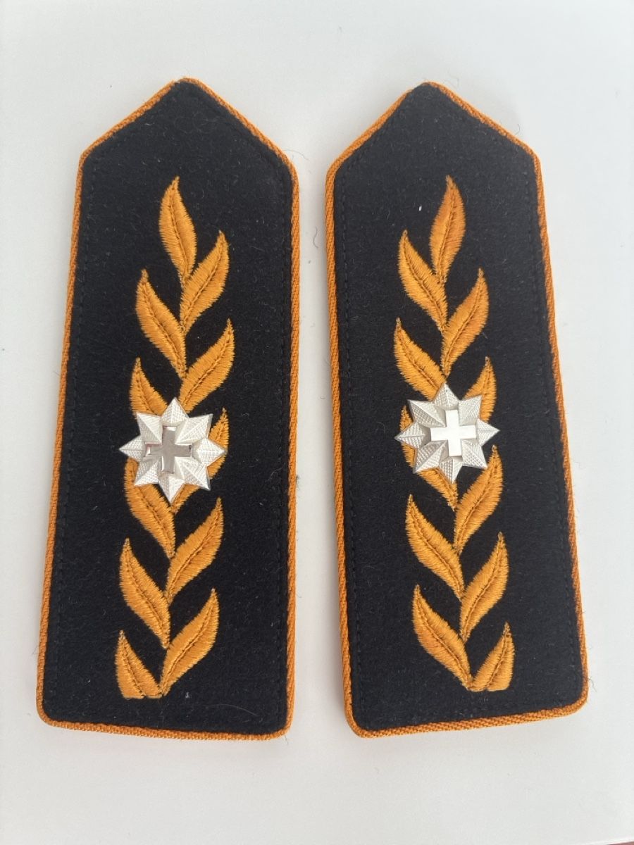 Schweizer Armee Plaketten & Abzeichen: Achselklappen Brigadier – Gebraucht aus Gutenswil von Antiques77