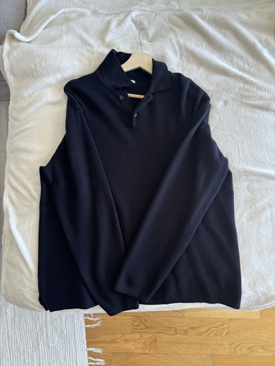 Tops: Pull noir taille L bon état – D'occasion à Hauterive NE par Bv.vdvm
