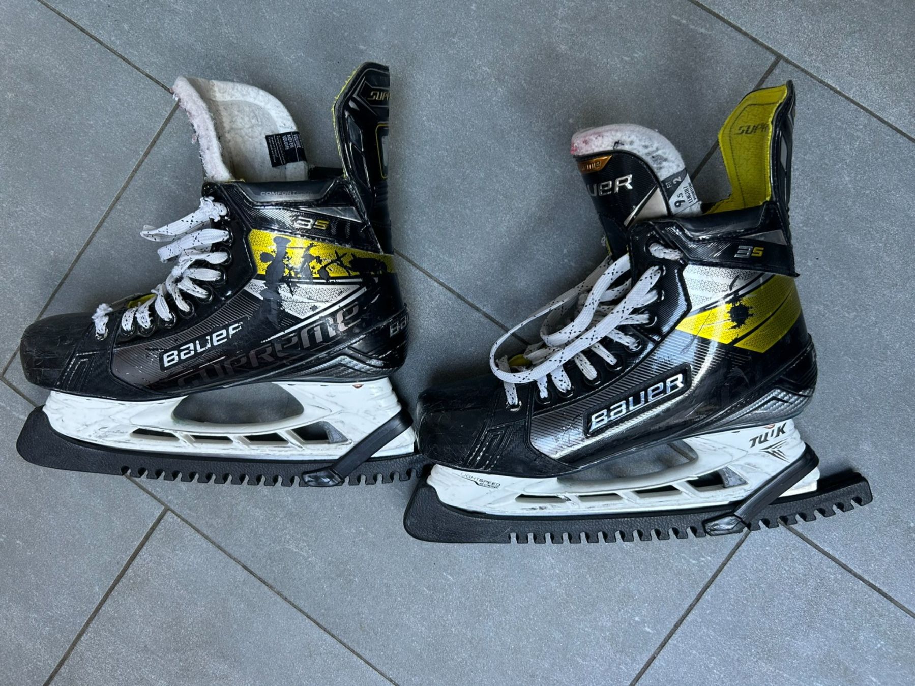 Bauer Pattini da ghiaccio: Bauer Supreme 3S Schlittschuhe, Gr. 9.5 Fit 2 – Usato da Iseltwald venduto da Waldisch