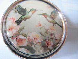 Hübsche Pillendose mit Kolibris, ideal für unterwegs!
