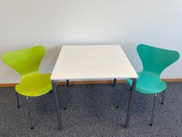 2 Fritz Hansen Designer Tische