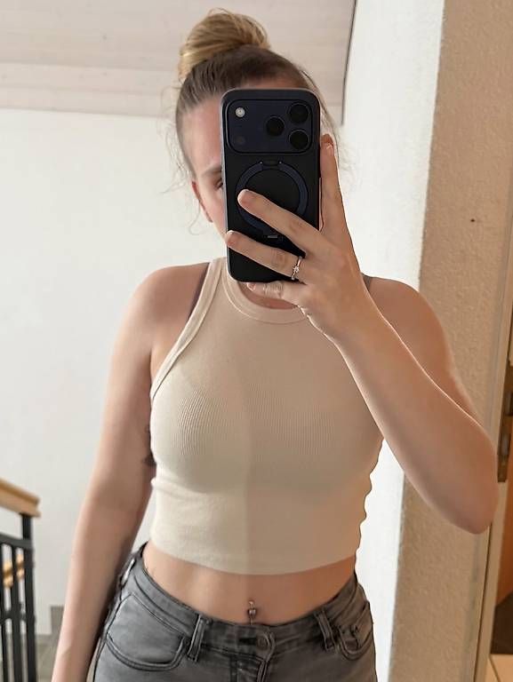 Top: RIBBED TANK TOP BEIGE – Usato da Affeltrangen venduto da janaleiin