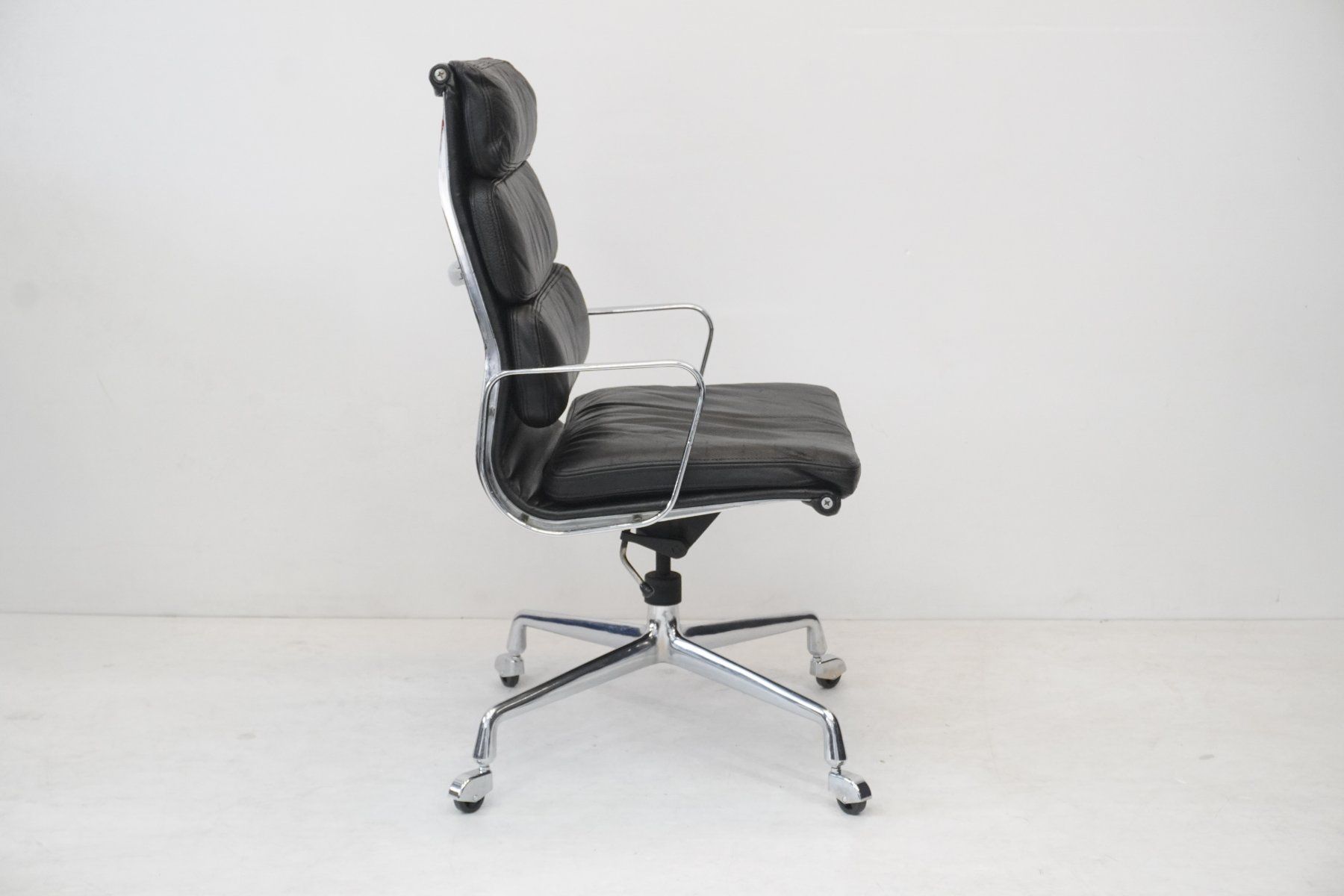 Herman Miller Sedie: Herman Miller Eames Soft Pad EA219 Leder Designklassiker – Usato da Bad Zurzach venduto da QLASSIQ 2