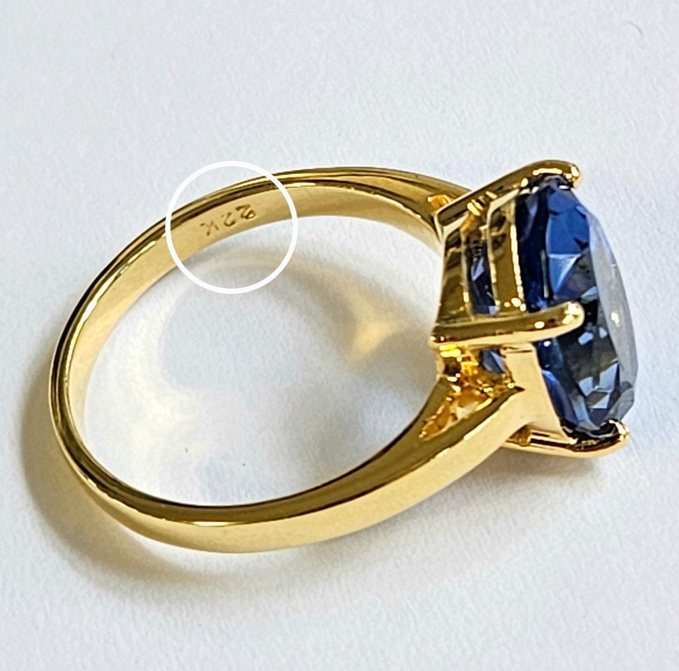 Anelli: Eleganter Goldring mit blauem Safir – Nuovo e nell'imballaggio originale da Zürich venduto da adriben 3