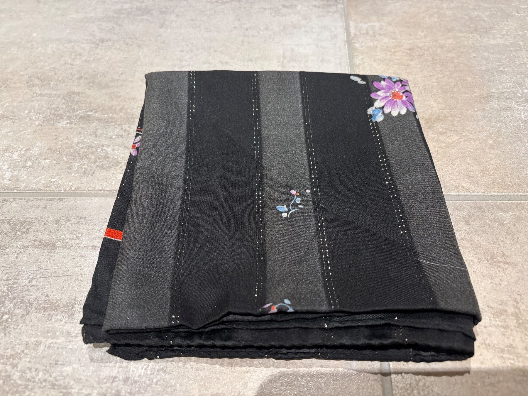 Foulards, Tücher & Schals: Schwarzes Foulard mit Blumenmuster - Amor – Gebraucht aus Bülach von Jackybabue 3