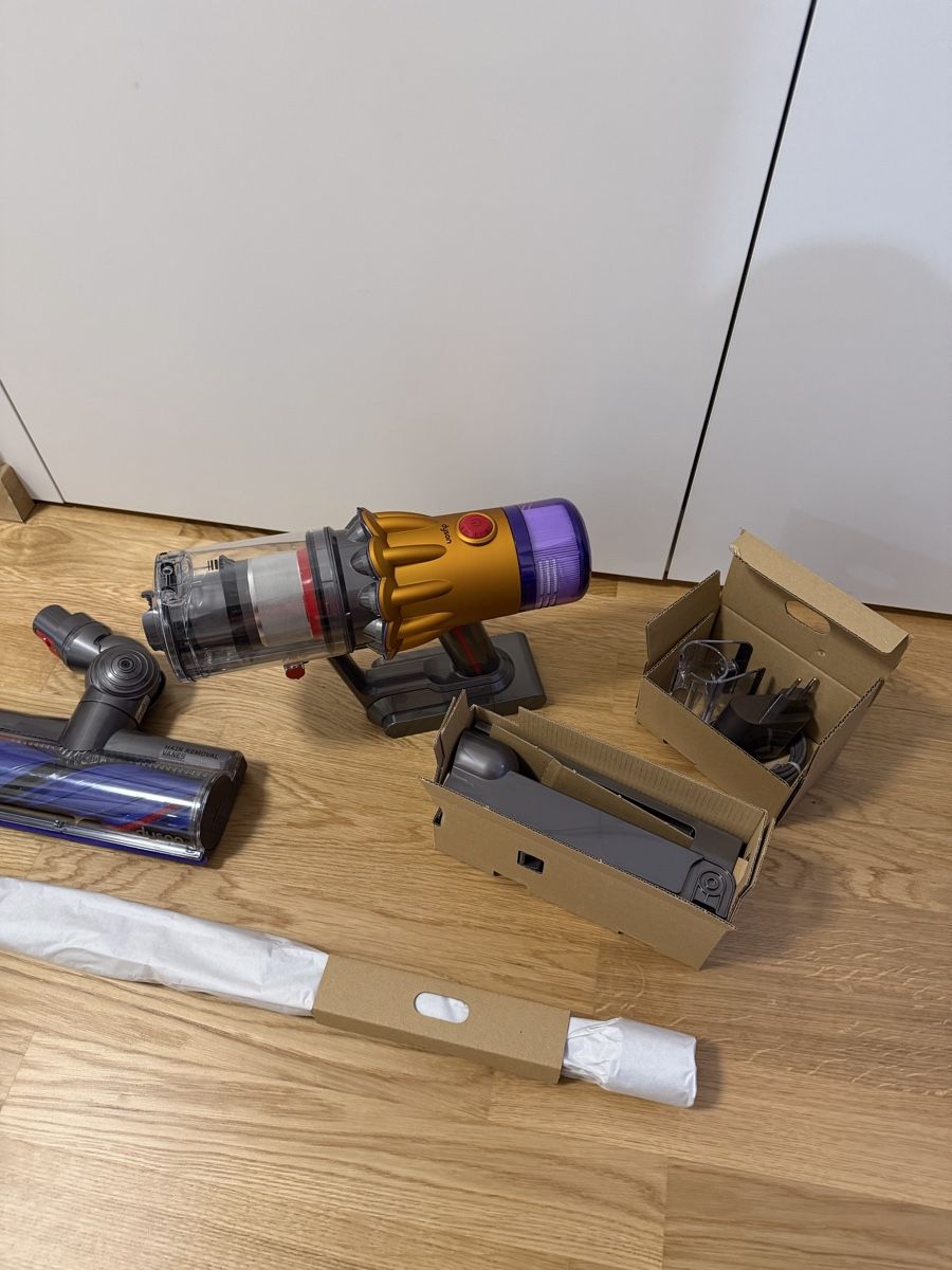 Dyson Aspirateurs & Accessoires: Dyson V12 detect slim absolute  – D'occasion à Meyrin par SA_3006 1