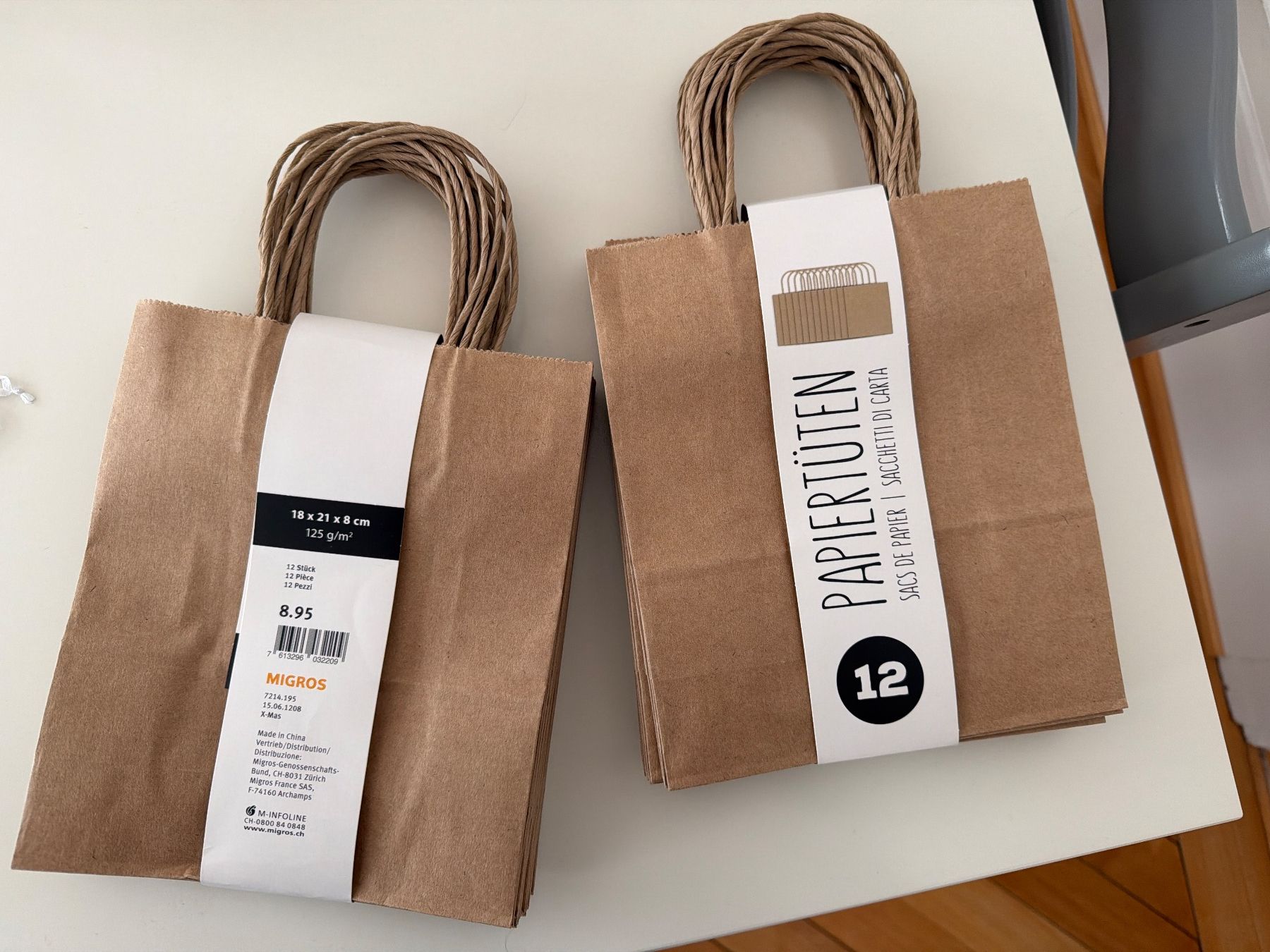 Borse: 24 Papiertüten / Geschenktüten – Nuovo e nell'imballaggio originale da Solothurn venduto da Vintage87