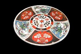 Attraktive Imari Zierschale mit Rikscha-Darstellung