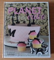 Planet Cake von Paris Cutler.