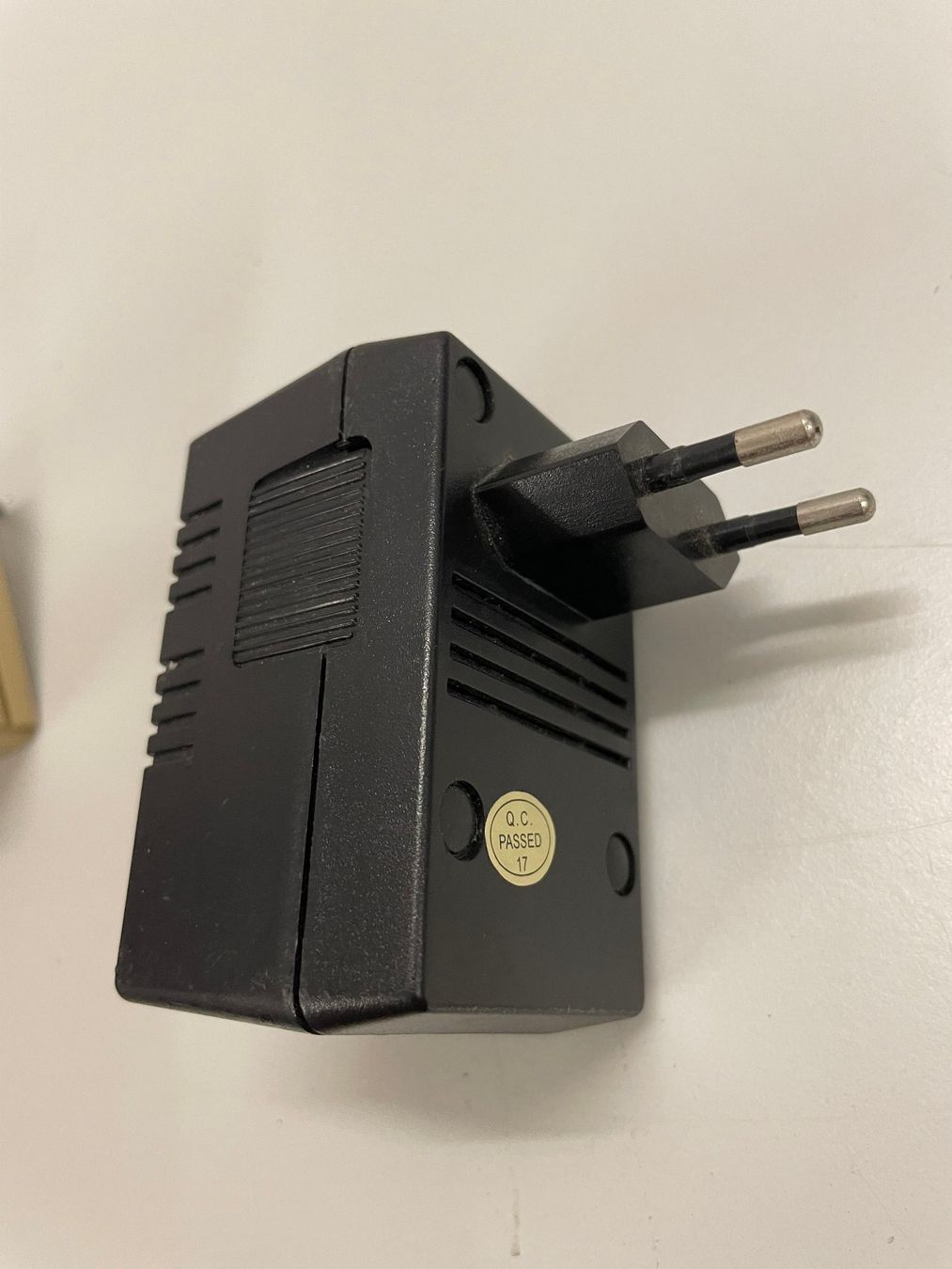 Convertitori: 3x transformateur 220 volts 110volts – Usato da La Croix (Lutry) venduto da netrajet 1