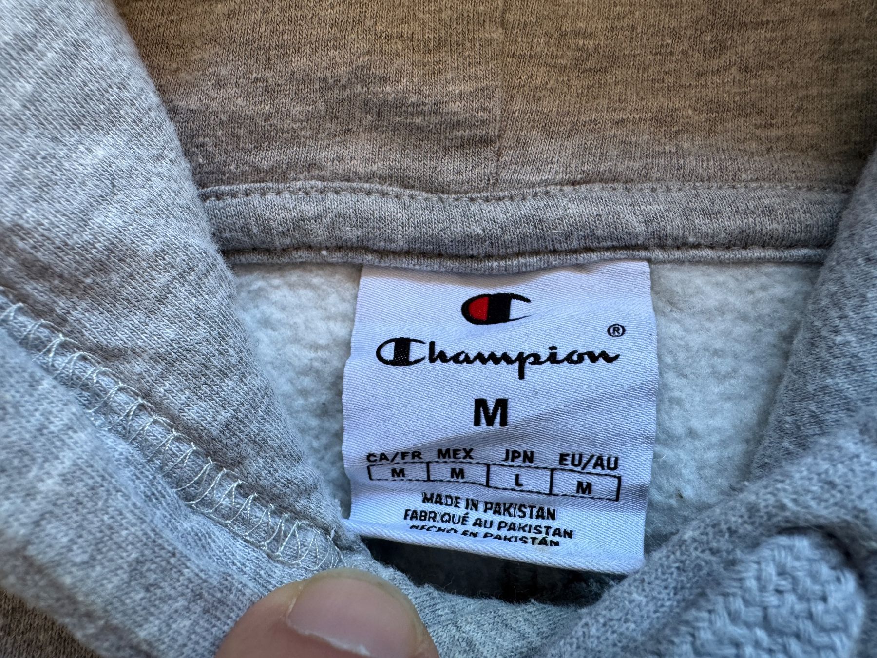 Champion Pullover & Sweatshirts: Champion Sweatshirt hoodie pullover Sz M – Gebraucht aus Neuchâtel von _Easy_to_Find_ 2