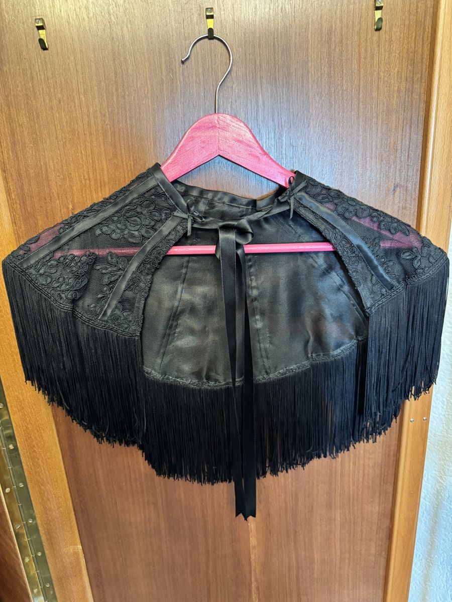 Altro in Moda donna: Gothic Schwarzes Spitzen Cape mit Fransen – Usato da Wolfwil venduto da whyjoker