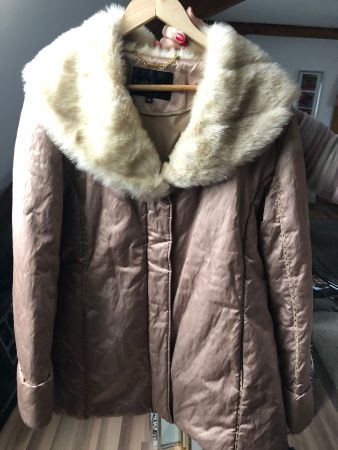 1 VESTE MATELASSEE TAILLE 40 BEIGE