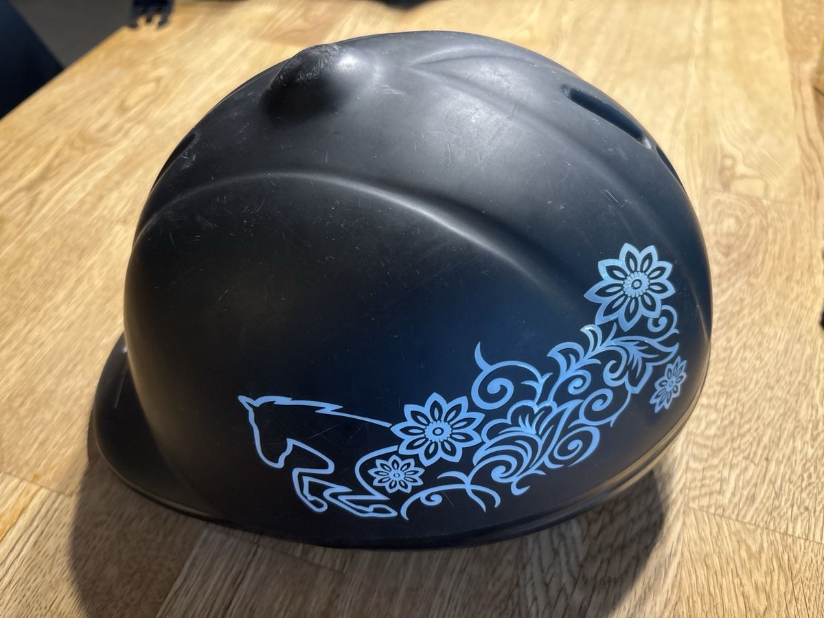 Casques: Reithelm 52-55 – D'occasion à Melchnau par Dinudane