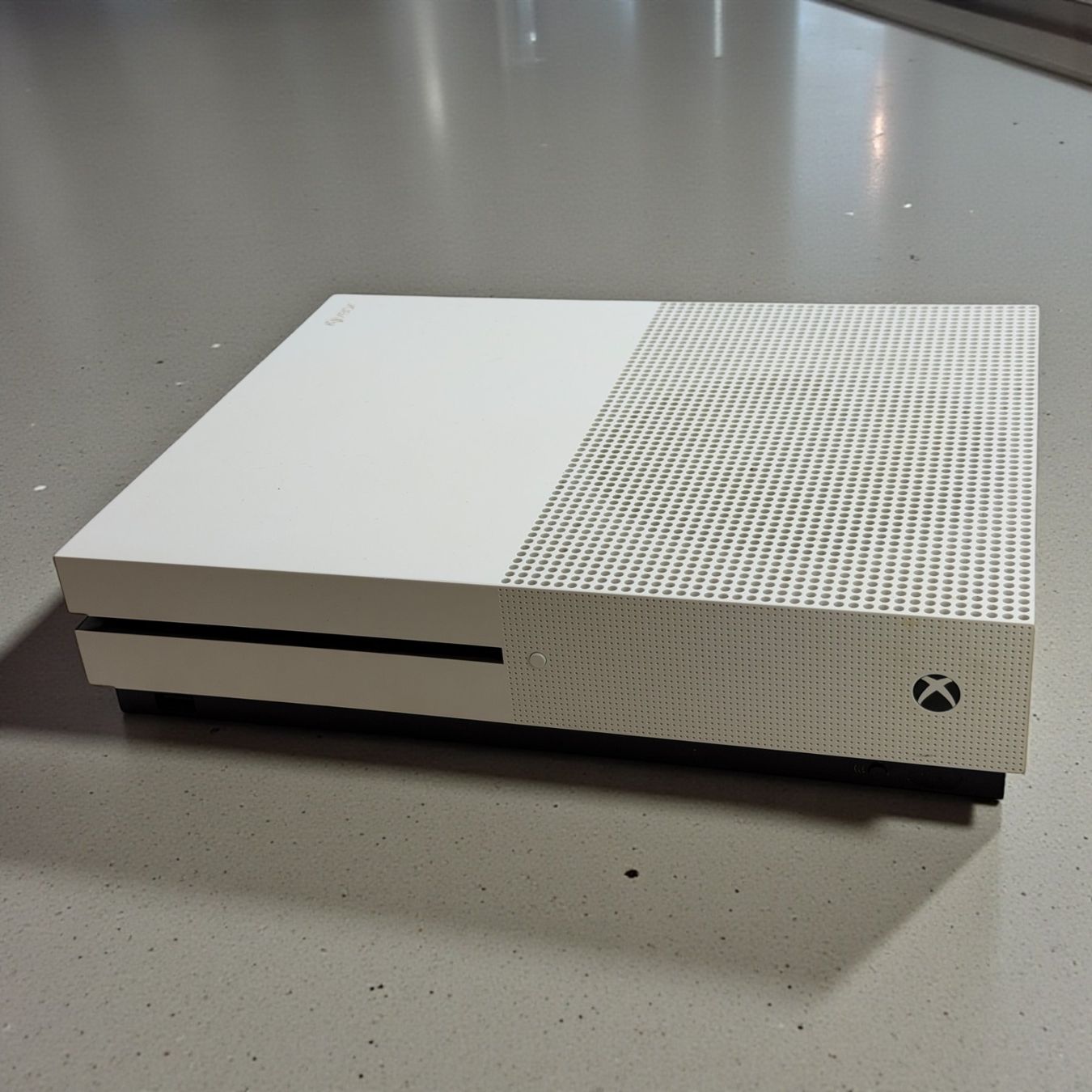Microsoft Console: Microsoft Xbox One S Series Model 1681 500GB – Usato da Morges venduto da Novantica