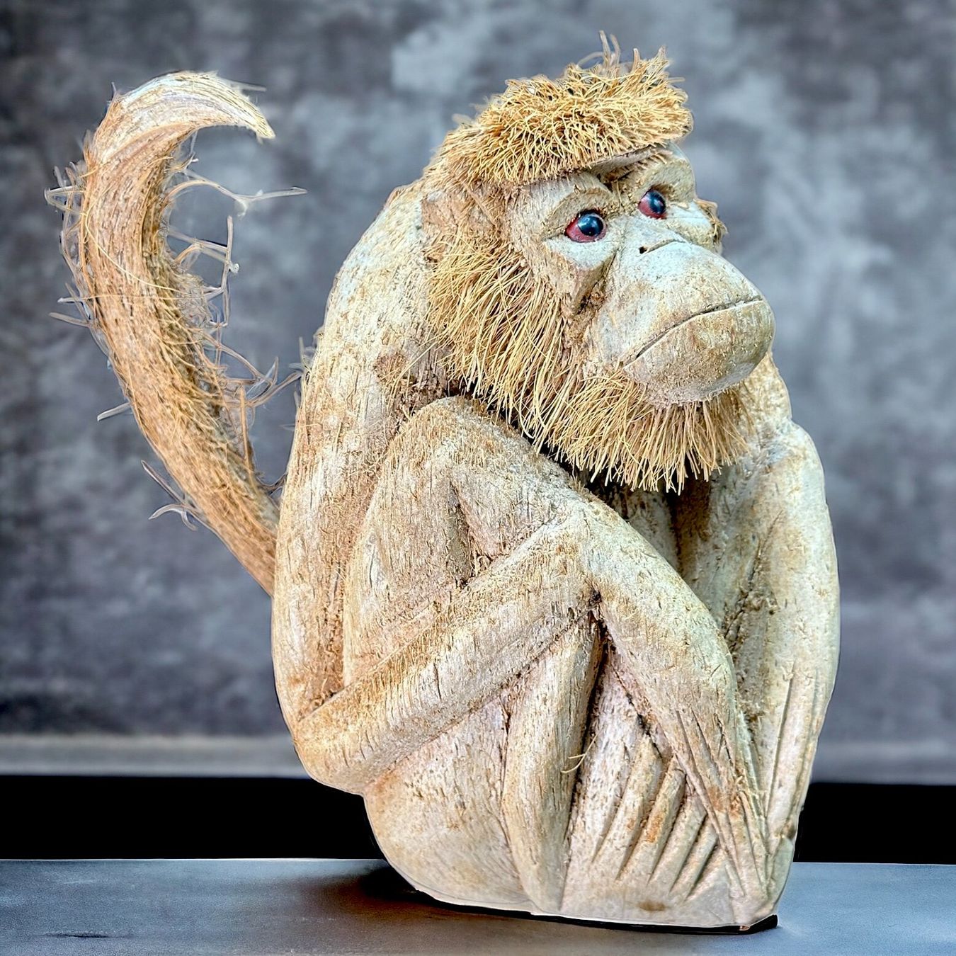 Sculture & Statue: Singe en coque de noix de coco de Ceylan sculpté à la main – Usato da Morges venduto da magicle