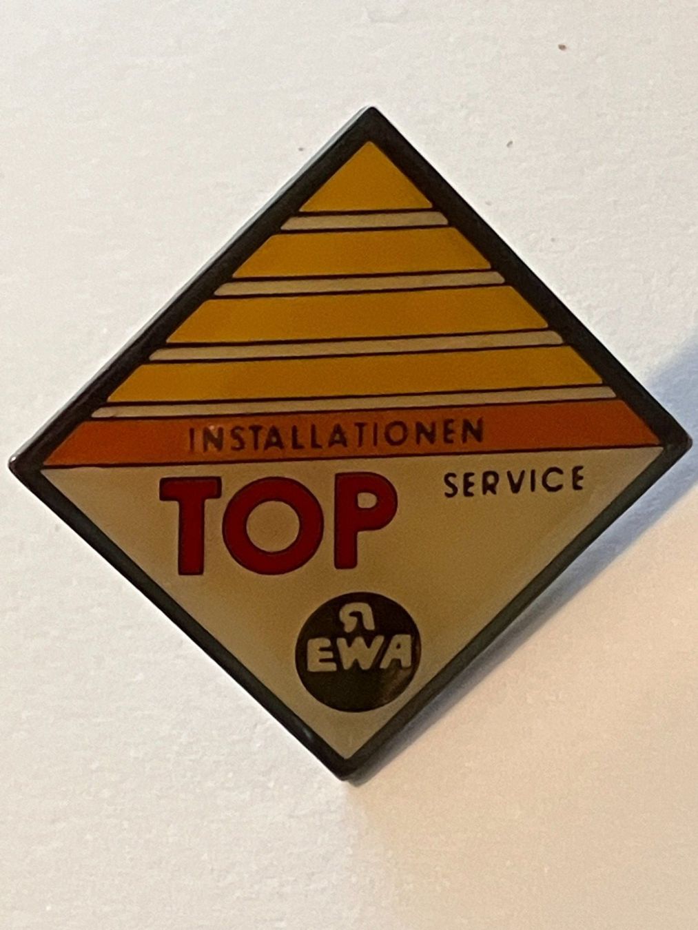 Placchette & Badge: 1 Pin Top Service Installationen EWA – Usato da Basel venduto da djwwpp