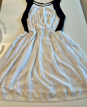 Robe blanche à pois noirs taille 36 état neuve