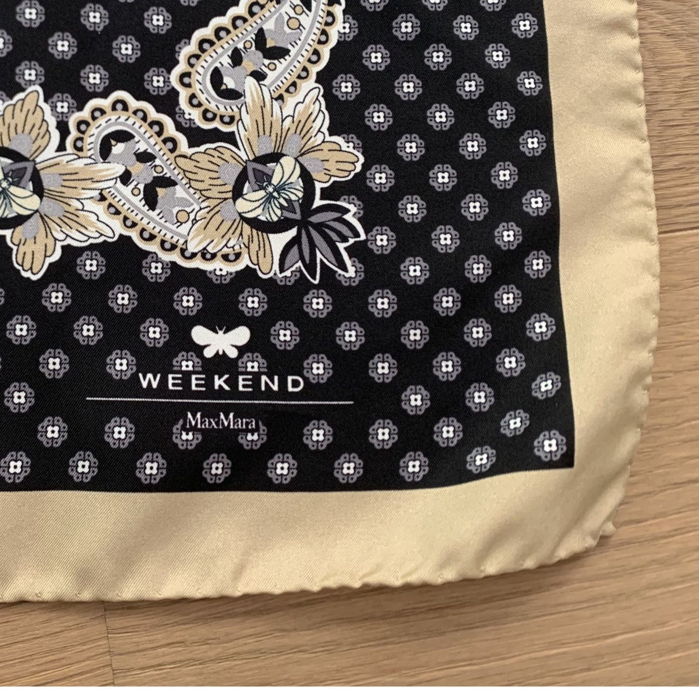 Max Mara Foulard & Sciarpe: Seidentuch Max Mara Weekend – Usato da Rhäzüns venduto da henox 1