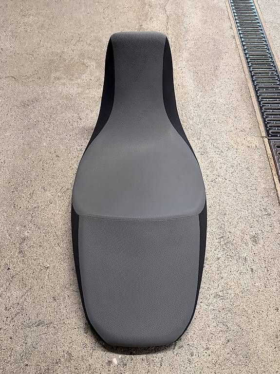 Tutti i ricambio per moto: Sella ribassata Suzuki DL1000 V Strom – Usato da Grono venduto da vuk_6lzx