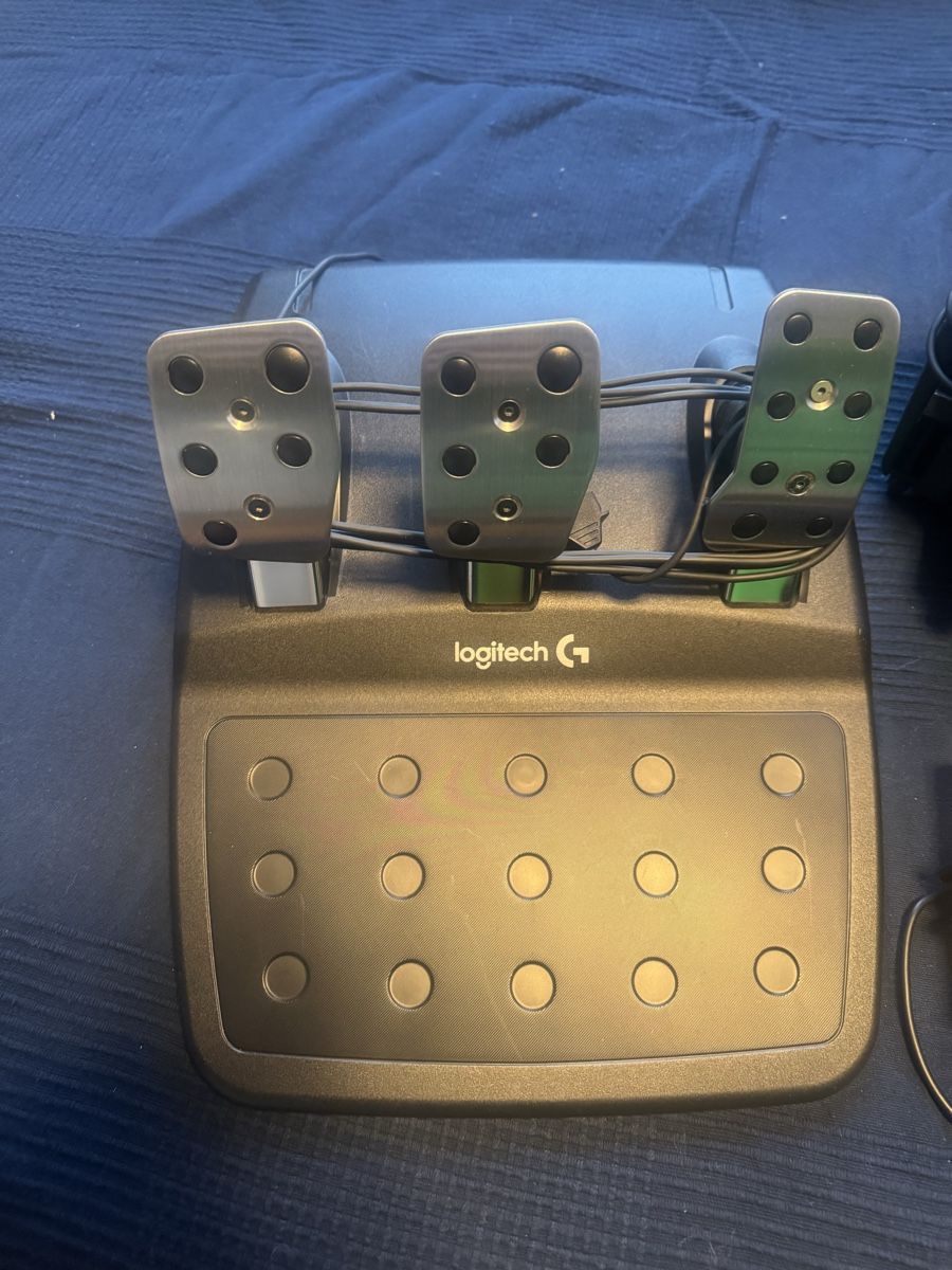 Logitech Manettes: Logitech G29 Lenkrad mit Schaltung – D'occasion à Schwarzenburg par Nikolaus03778 2