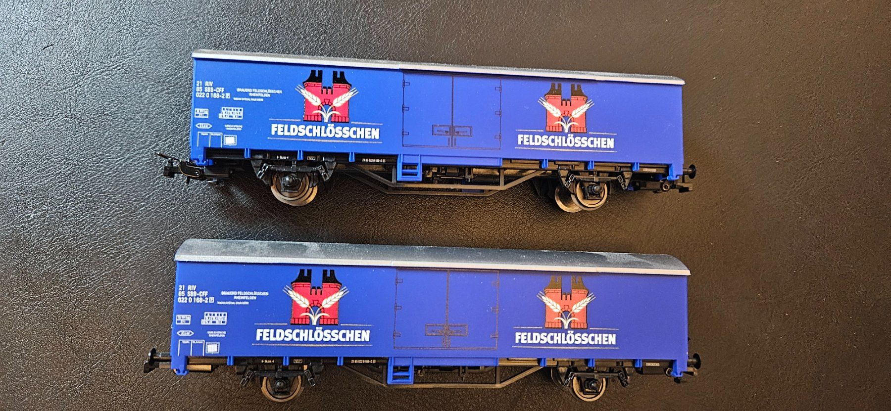 Piko Modellini di ferrovie: Piko HO 2x Güterwagen Feldschlösschen – Usato da Oetwil am See venduto da the_wfl6