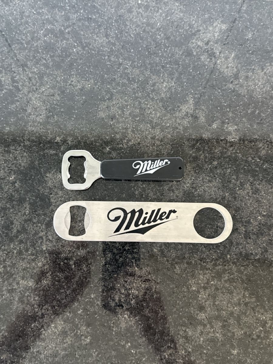 Flaschenöffner & -verschlüsse: Miller Beer  Flaschenöffner 2Stk. – Gebraucht aus Birmenstorf AG von BIGD78