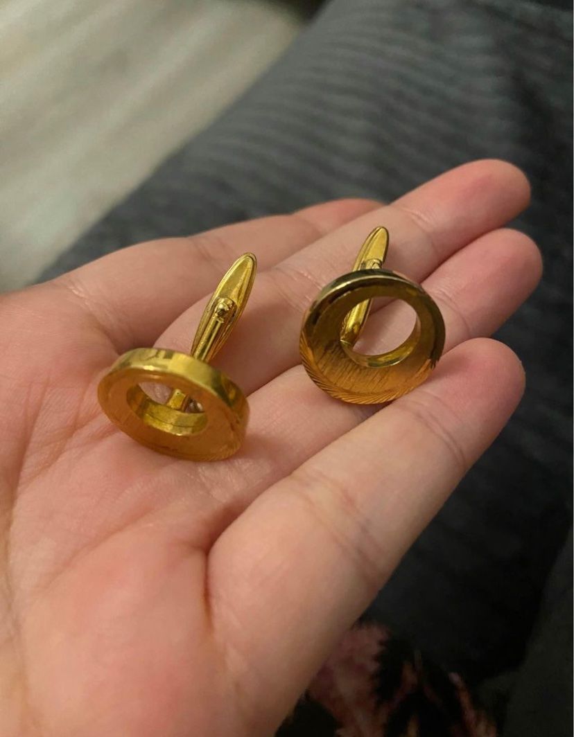 Manschettenknöpfe: Bouton de manchette Nina ricci – Gebraucht aus Montreux von Perledor