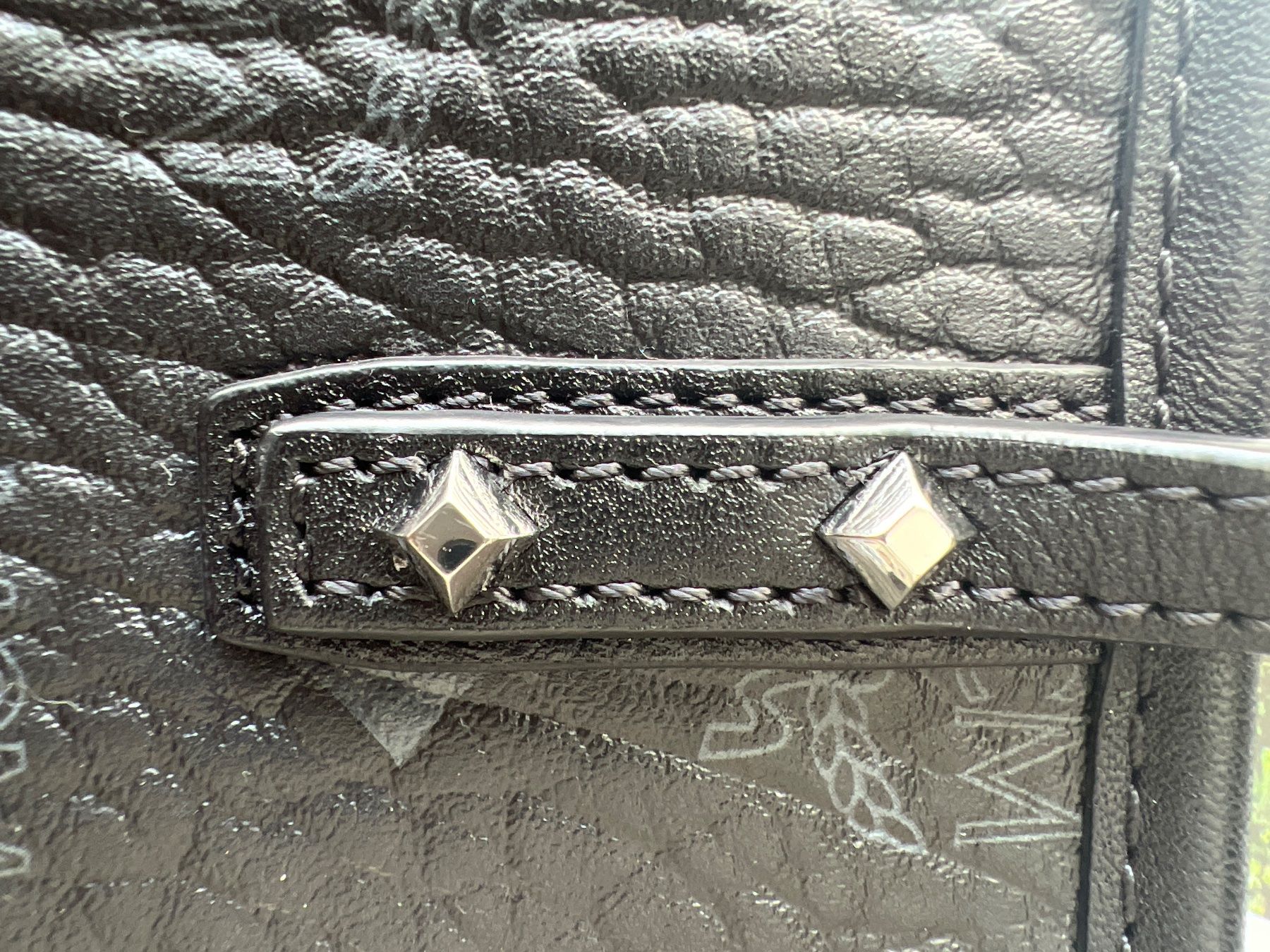 Mcm Taschen für Damen: MCM Handtasche Schwarz Top Zustand – Gebraucht aus Meilen von leakunz 5